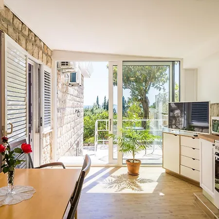 Nina- Two Bedroom With Terrace And Sea View Apt67 Appartement Mlini