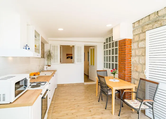 Appartamento Nina- Two Bedroom With Terrace And Sea View Apt67 *