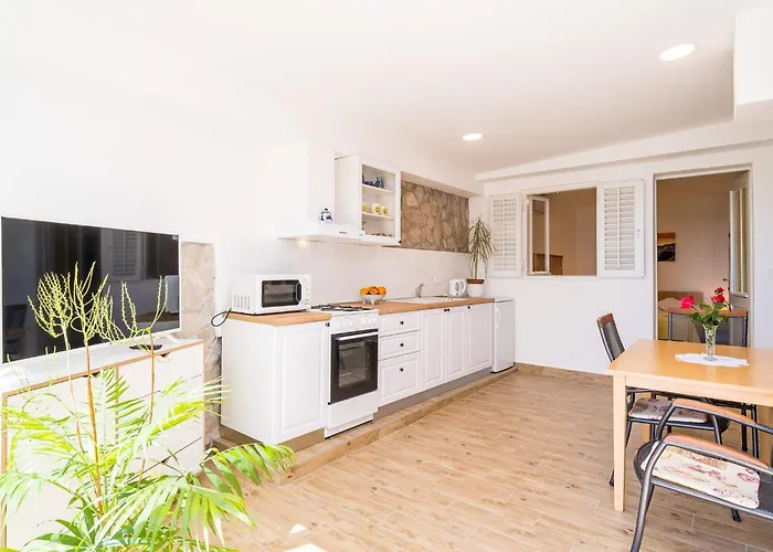 Nina- Two Bedroom With Terrace And Sea View Apt67 *